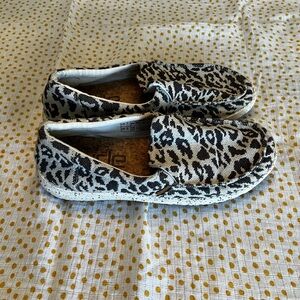 Hey Dudes leopard woven shoe. Size 7